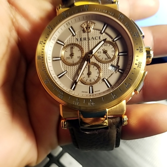 Versace mens gold tone chronograph - Picture 4 of 6